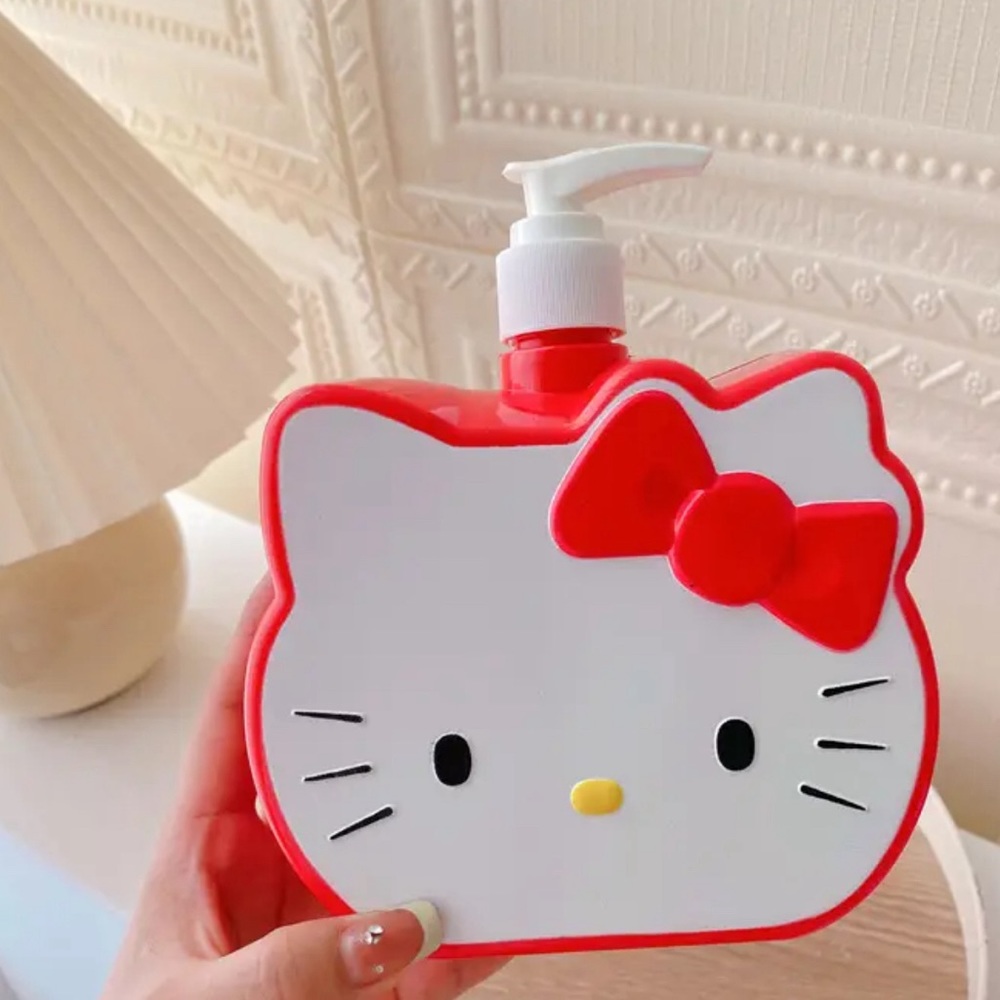 Hello kittty Dispenser bottle